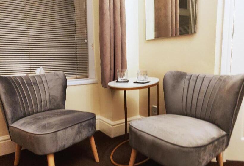 Номер Deluxe, The Rosedene