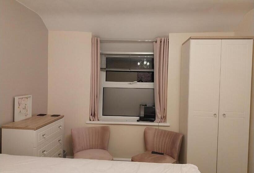 Семейный Номер, The Rosedene