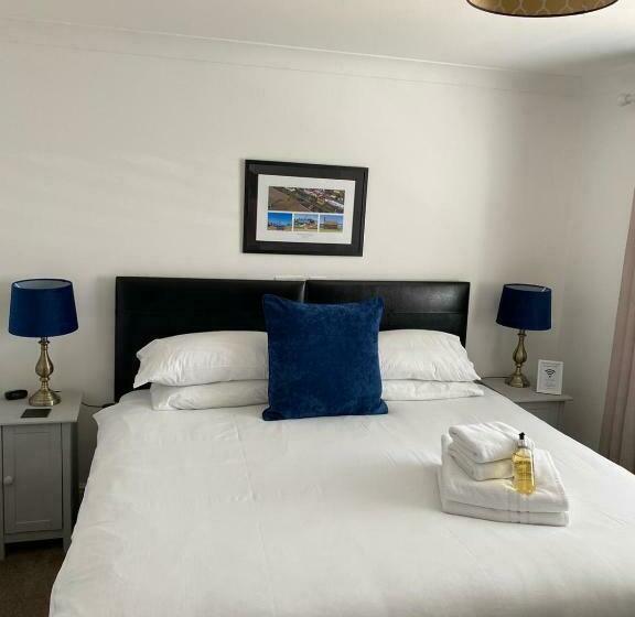 디럭스 룸 킹사이즈 침대, Tirah Guest House