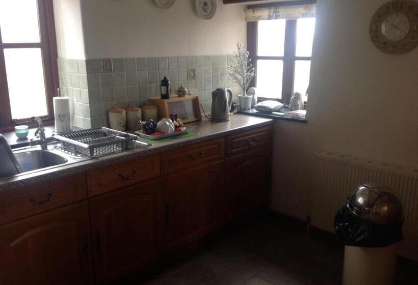 إستوديو سوبيريور, Tregatherall Lodge