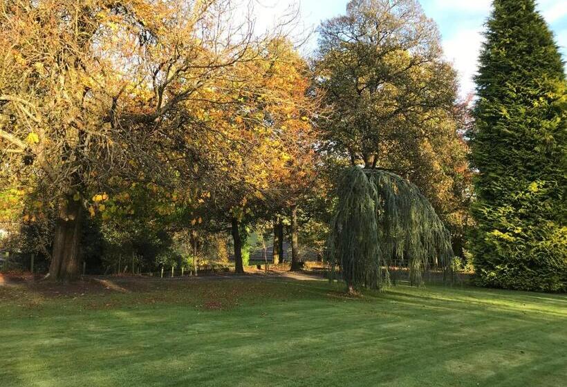 غرفة قياسية مطلّة علي الحديقة, West Plean House