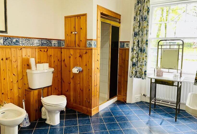 غرفة عائلية مطلّة علي الحديقة, West Plean House