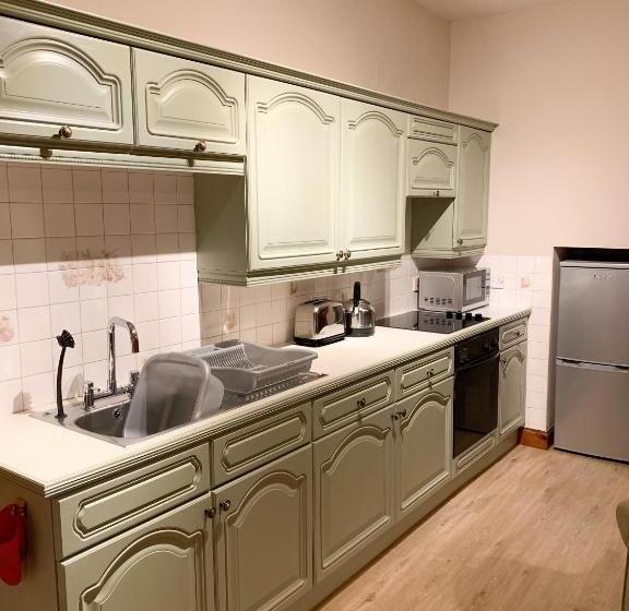 침실 1개 아파트, West Plean House