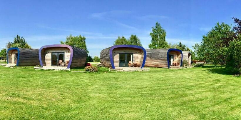 Capsule, Whitemoss Lodge