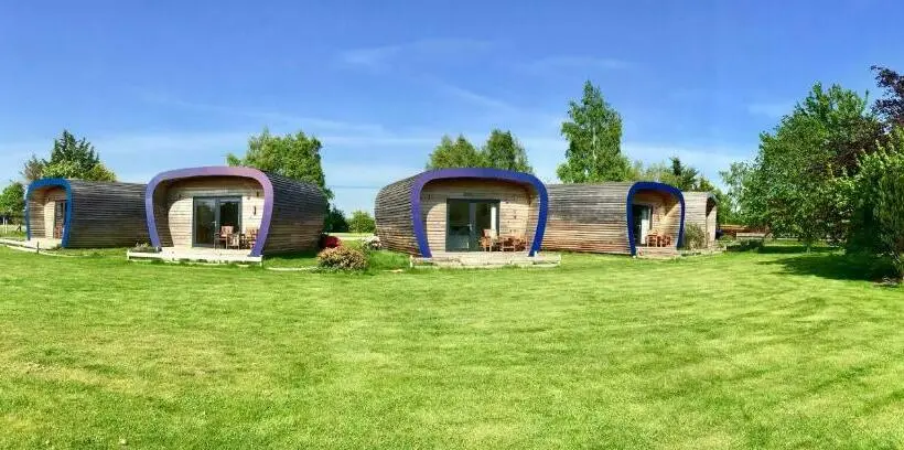 Capsule, Whitemoss Lodge