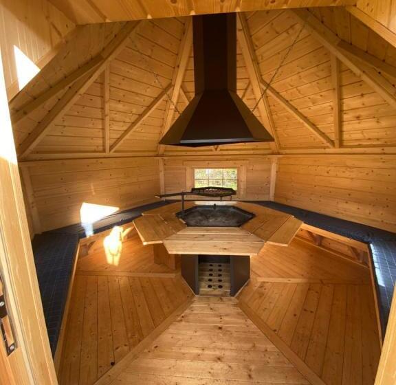 Capsule, Whitemoss Lodge