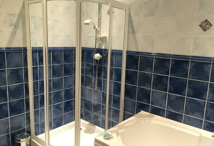 غرفة عائلية, Blackburn Villa B&b