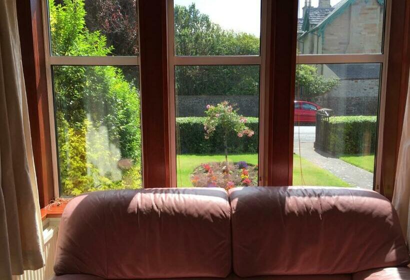 غرفة عائلية, Blackburn Villa B&b