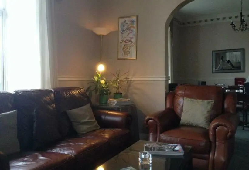 Standard Yhden Hengen Huone, Highlander Inn