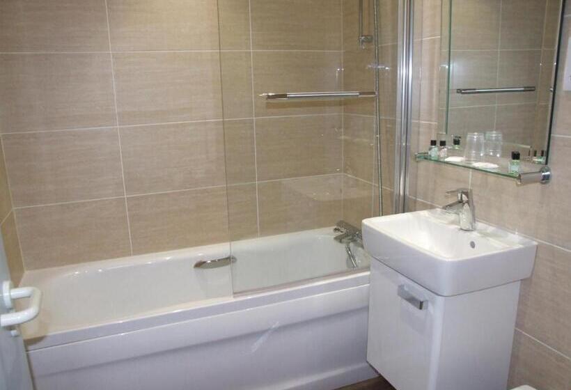 Superior Oda, Les Cotils