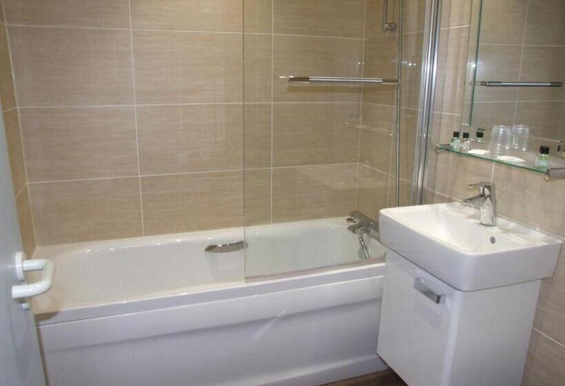 Superior Oda, Les Cotils