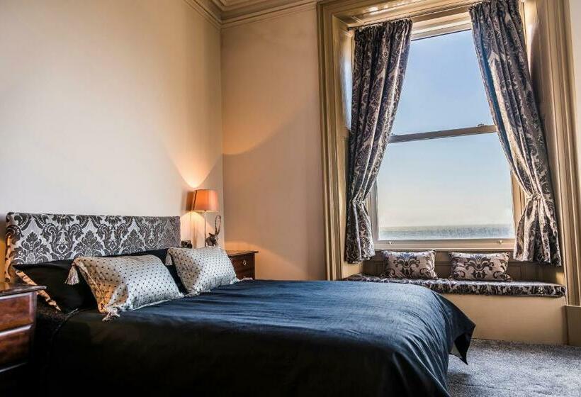 חדר בסיסי, Mount Stewart