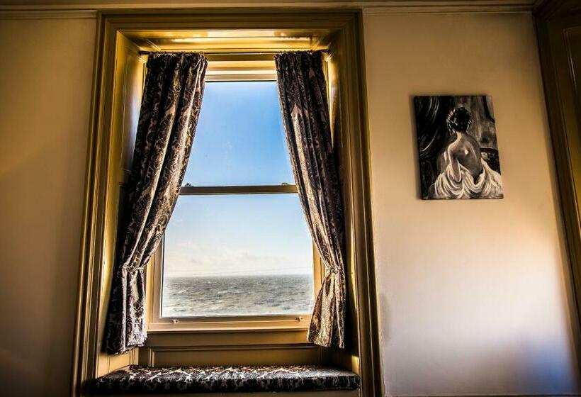 חדר בסיסי, Mount Stewart