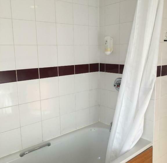 غرفة قياسية, The Catherine Wheel Wetherspoon