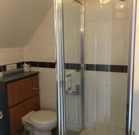 غرفة أساسية, The Catherine Wheel Wetherspoon