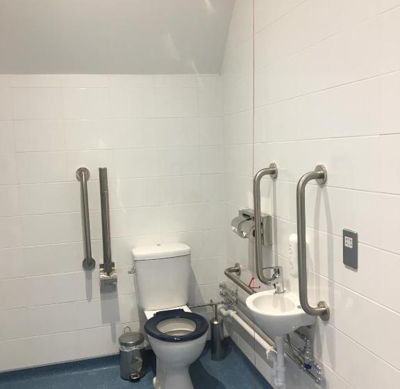 غرفة قياسية لذوى الاحتياجات الخاصة, The Catherine Wheel Wetherspoon