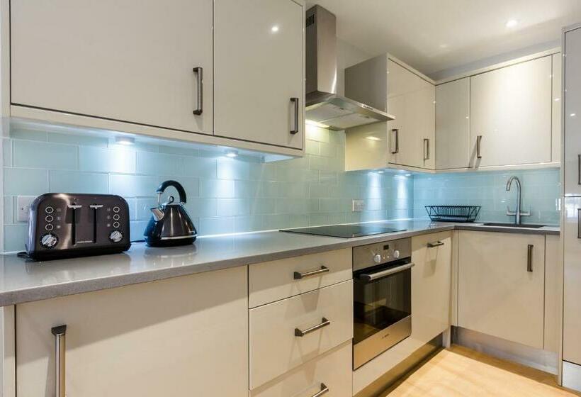 침실 2개 아파트, The Lion Gate Mews