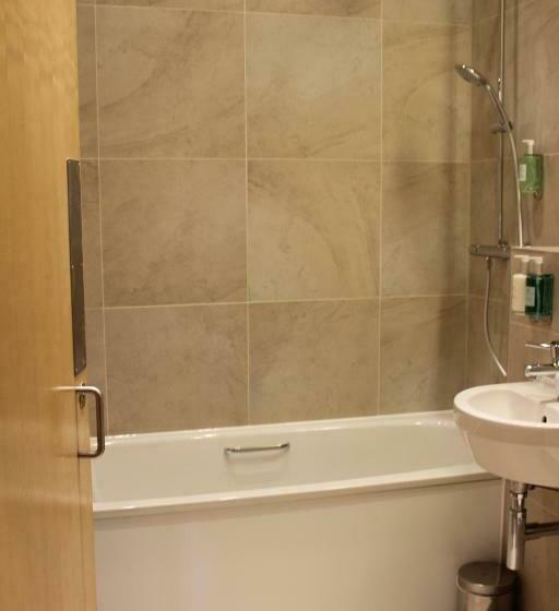 スタンダードルーム, The Pipers Tryst