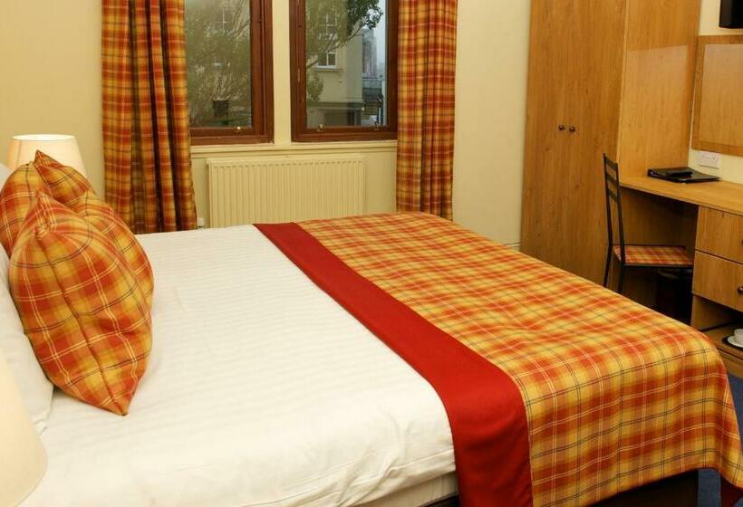 スタンダードルーム, The Pipers Tryst