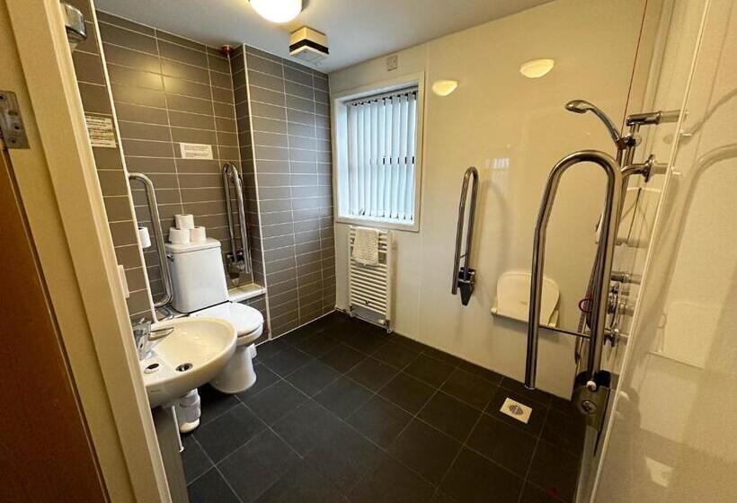 חדר סטנדרט יחיד מותאם לאדם עם מוגבלויות, Wilson Carlile Centre