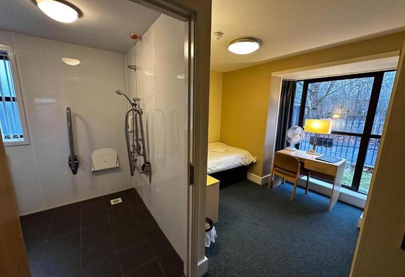 חדר סטנדרט יחיד מותאם לאדם עם מוגבלויות, Wilson Carlile Centre