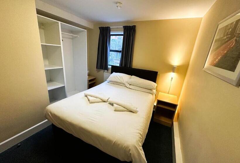 דירת שלושה חדרים, Wilson Carlile Centre