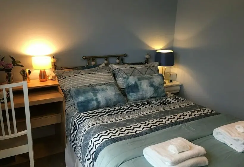 デラックスルーム, Leafy Suburban Bed And Breakfast