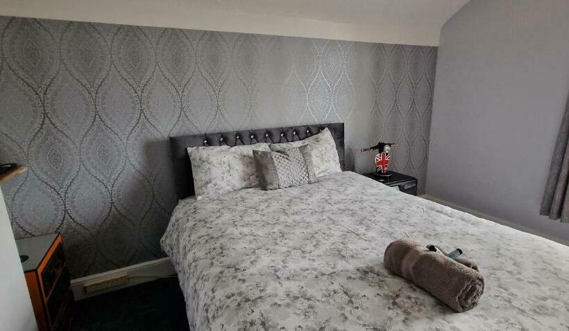 חדר משפחתי, Cherrylee