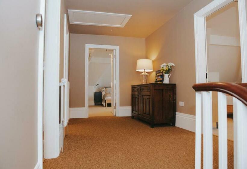 منزل غرفة نوم واحدة, Eastfield Lodge