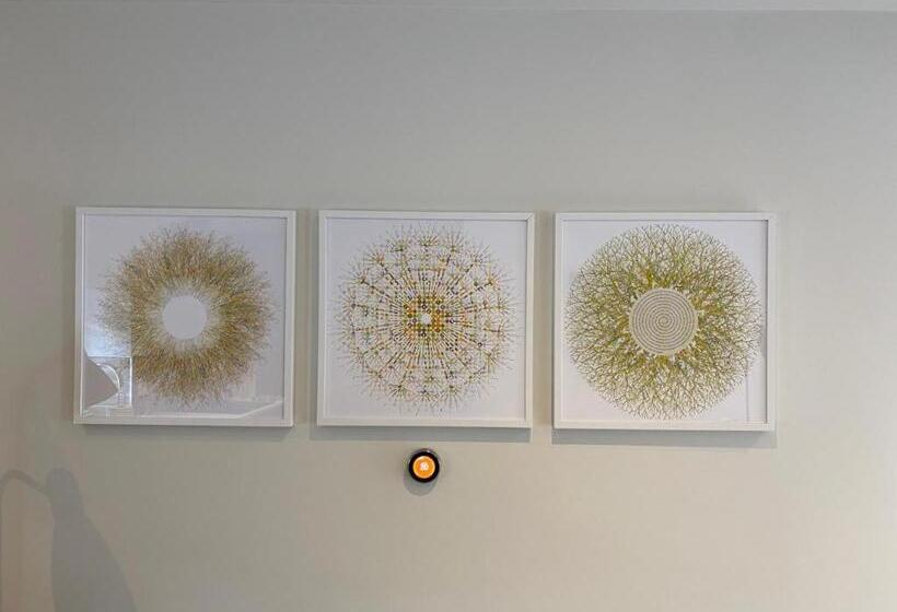 شقة غرفة واحدة, Eastfield Lodge