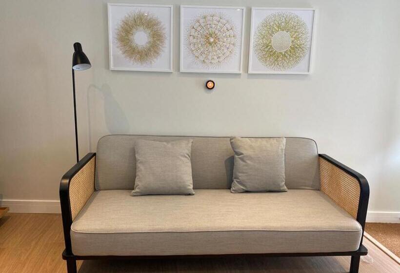 شقة غرفة واحدة, Eastfield Lodge