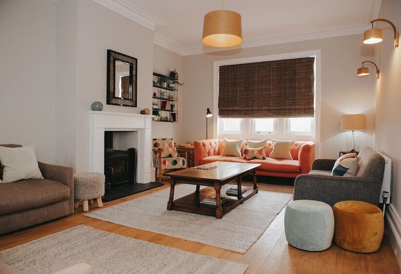 منزل غرفة نوم واحدة, Eastfield Lodge