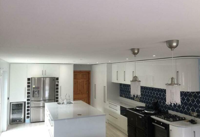 キングサイズベッドのスタンダードルーム, Five Oaks