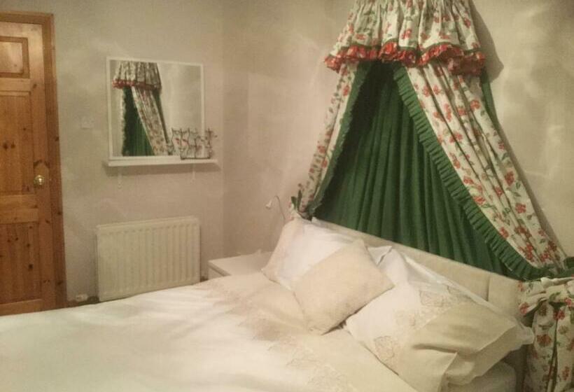 キングサイズベッドのスタンダードルーム, Five Oaks