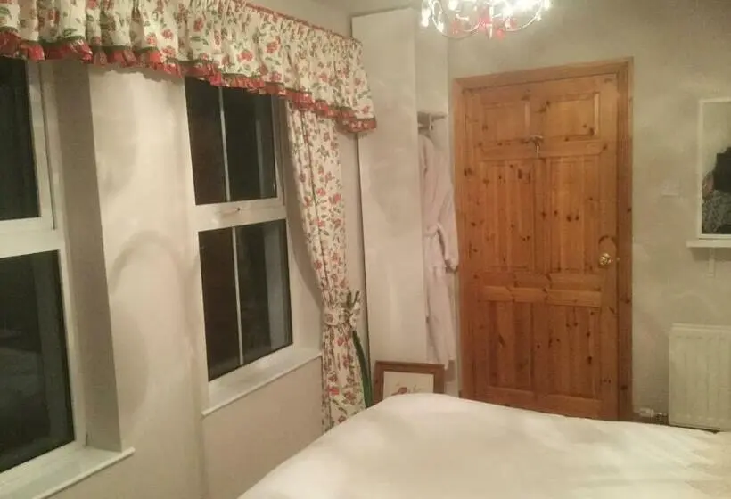 اتاق استاندارد با تخت بزرگ, Five Oaks