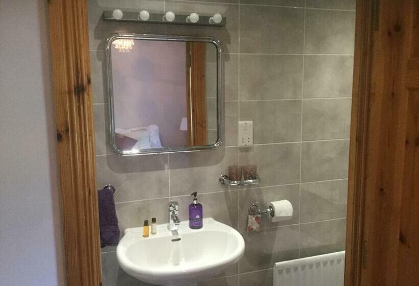 スタンダードルーム, Five Oaks