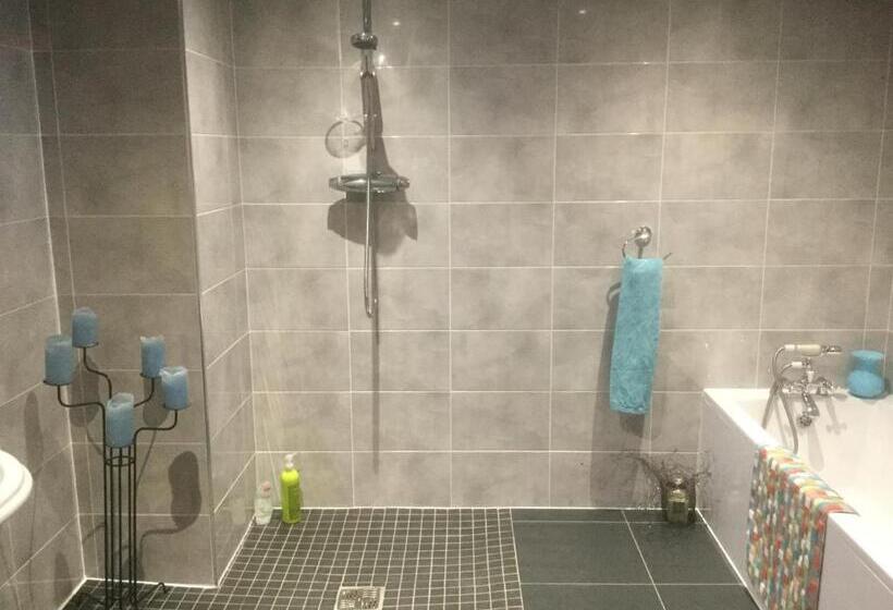 キングサイズベッドのスタンダードルーム, Five Oaks