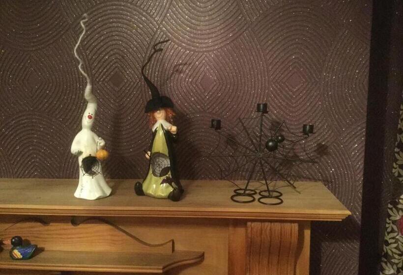 キングサイズベッドのスタンダードルーム, Five Oaks