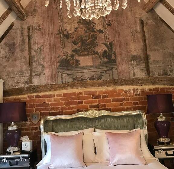 اتاق سوپریور, The Broad Leys