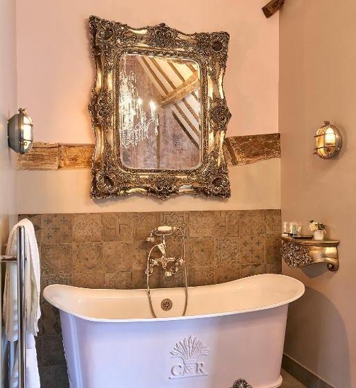 اتاق سوپریور, The Broad Leys