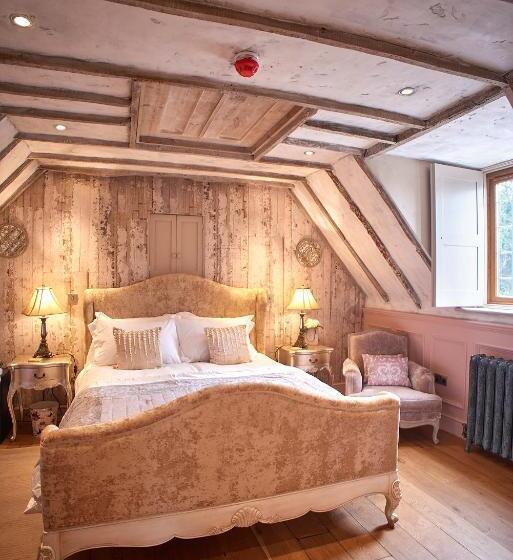 اتاق سوپریور, The Broad Leys