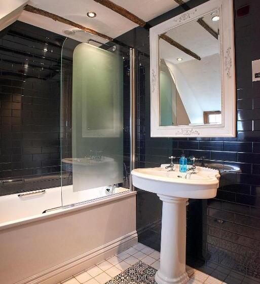 اتاق سوپریور, The Broad Leys