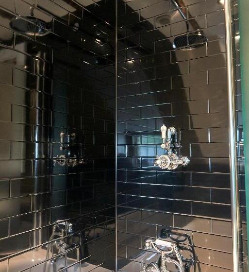 اتاق سوپریور, The Broad Leys