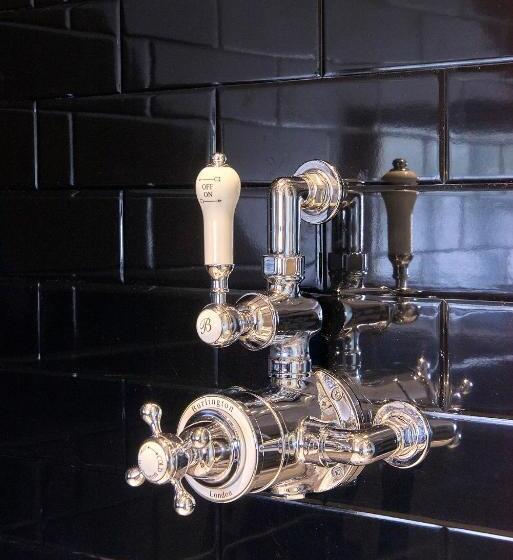 اتاق سوپریور, The Broad Leys