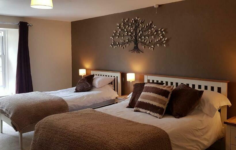 غرفة قياسية, The Greyhound Inn