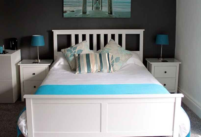 غرفة عائلية, The Greyhound Inn