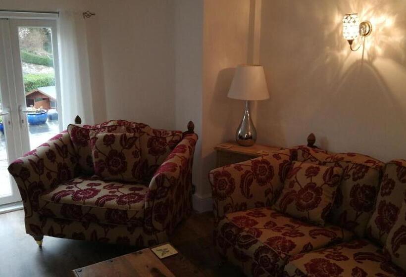 Апартаменты 1 Спальня Нижний Этаж, The Grove