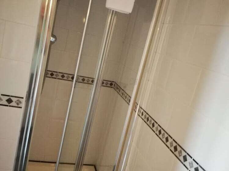 Семейный Номер, The Grove