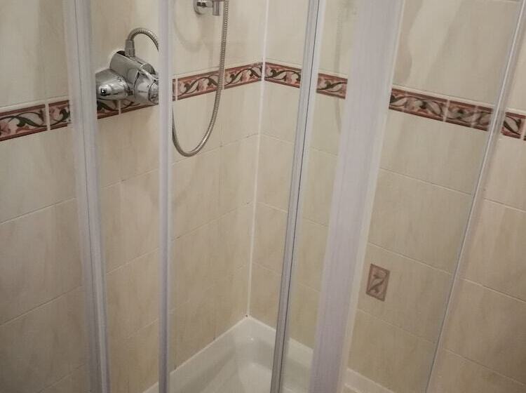 Номер Стандарт, The Grove