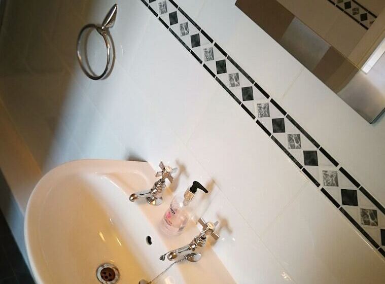 Номер Стандарт, The Grove